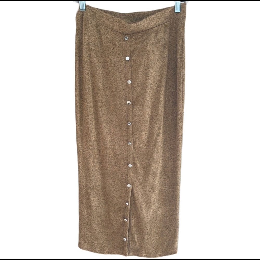 Knit midi length button up skirt NWOT L